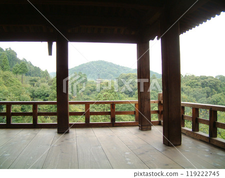 Kiyomizudera in autumn rain / Kiyomizudera Temple and the stage of Kiyomizu in early autumn, autumn rain Kiyomizudera in autumn rain / Kiyomizudera Temple and the stage of Kiyomizu in early autumn, autumn rain 119222745