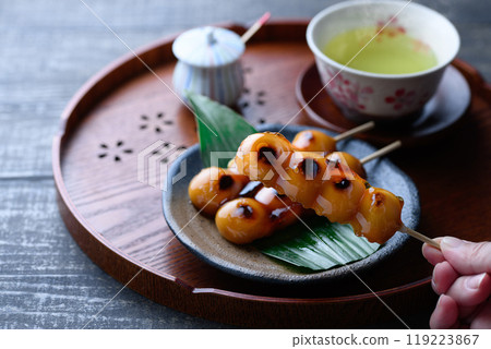 Japanese sweets: Mitarashi dango 119223867