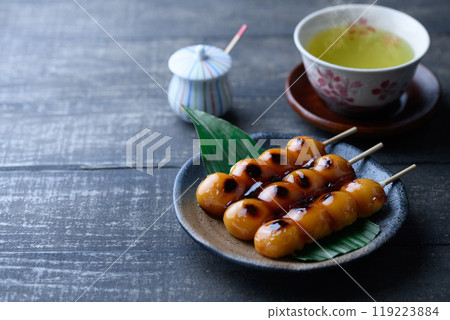 Japanese sweets: Mitarashi dango 119223884