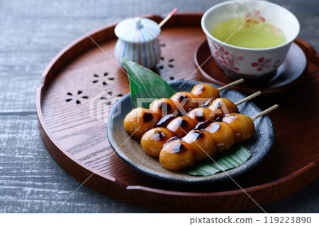 Japanese sweets: Mitarashi dango 119223890