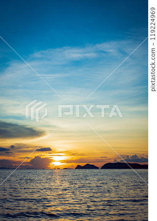 [Thailand] Beautiful evening view of Koh Phangan 119224969