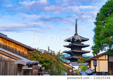 Streets of Japanese houses, Kyoto streets, five-story pagoda 119225348