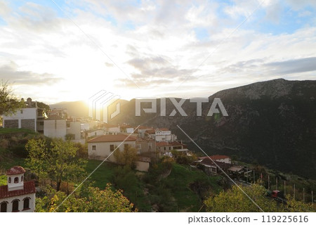 希臘中部城市德爾斐的黎明（希臘德爾菲） 119225616