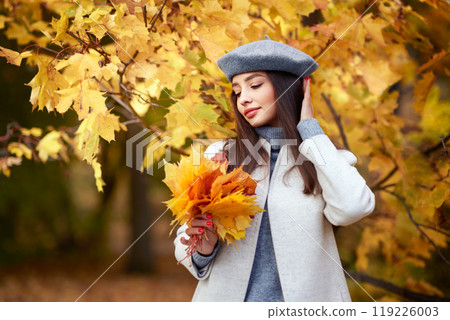 Portrait of a beautiful woman in an autumn park Portrait of a beautiful woman in an autumn park 119226003