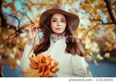 Portrait of a beautiful woman in an autumn park Portrait of a beautiful woman in an autumn park 119226005