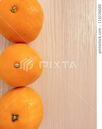 三個橘子垂直排列 三個橘子垂直排列 119226080