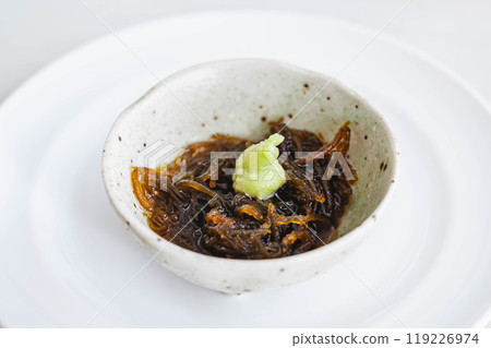 Mozuku seaweed with wasabi and soy sauce 119226974