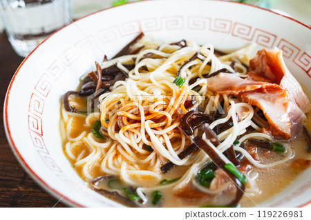 香辣豬骨拉麵 119226981