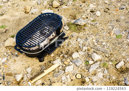 Empty grill after grilling food 119228563