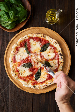 Cutting the Margherita 119229760