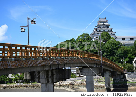 Castle Bridge and Karatsu Castle 119229833