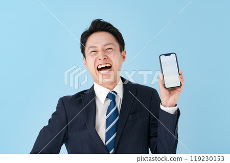 Businessman laughing with a smartphone 119230153