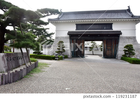 In front of the main gate of Okazaki Park, Aichi Prefecture 119231187
