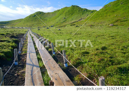 Akita Komagatake, Amidaike Marshland and Horseback 119234317