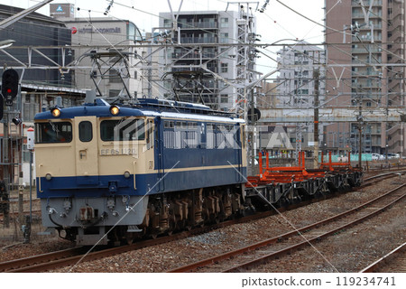 在山陽本線岡山地區行駛的軌道運輸列車(EF65型電力機車) 在山陽本線岡山地區行駛的軌道運輸列車(EF65型電力機車) 119234741