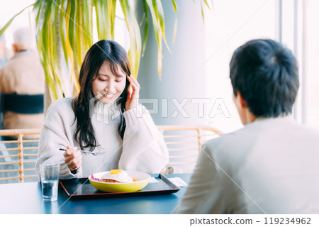 夫婦在餐廳吃飯 119234962