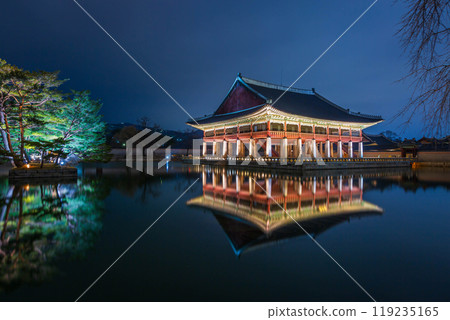 Gyeongbokgung Palace at Night and beautiful lights, Seoul, South Korea. 119235165
