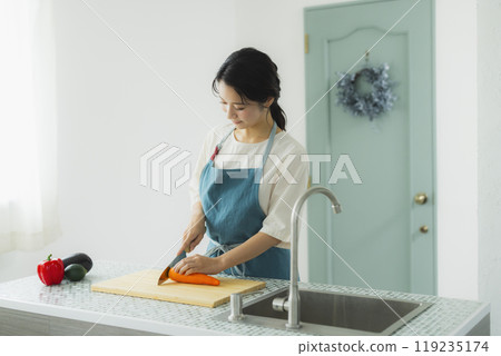 Apron woman Apron woman 119235174