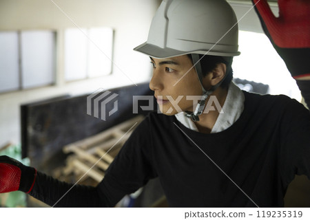 工人正在拆除鋼架 工人正在拆除鋼架 119235319