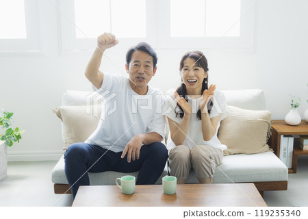 Middle-aged couple in the living room 119235340