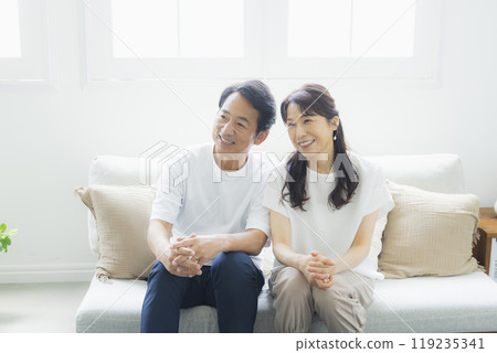 Middle-aged couple in the living room 119235341
