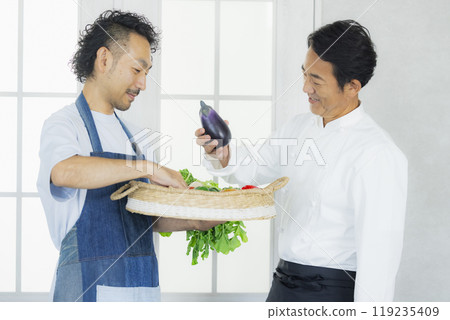 廚師做握拳動作 廚師做握拳動作 119235409