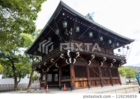 被建築包圍的石切劍神社的繪殿（2024年9月拍攝） 119236859