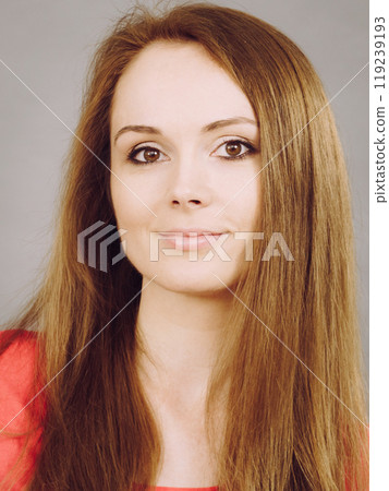 Portrait of young brunette woman Portrait of young brunette woman 119239193