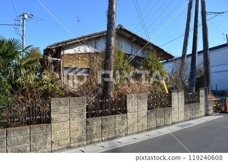 Vacant Japanese houses 119240608