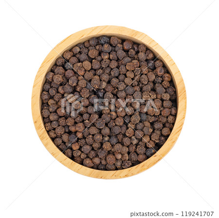 black pepper in wooden bowl,top view 119241707