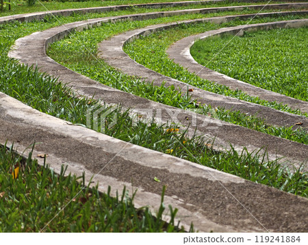 Green circular terrace garden for relaxation 119241884