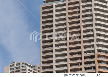 Tower apartment under the autumn sky 119242139