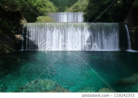 夏末安井谷的薩博水壩(高知縣仁澱川町) 夏末安井谷的薩博水壩(高知縣仁澱川町) 119242353