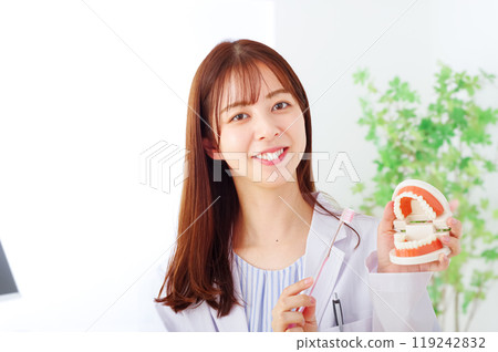 女醫師指導刷牙 119242832