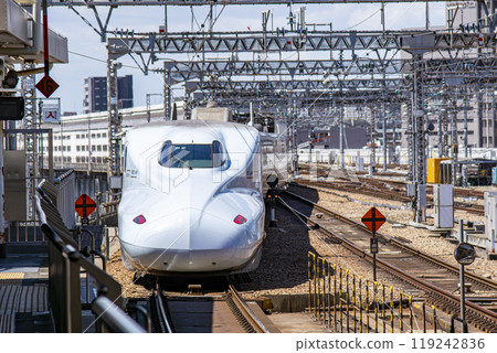 九州新幹線即將向西出發。 119242836