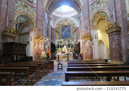 加爾默羅修道院位於古姆迪納寂靜的小鎮 119243770