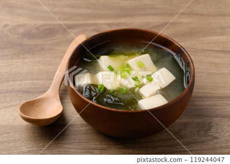 Miso soup with tofu, wakame seaweed and spring onion, Traditional Japanese soup 119244047