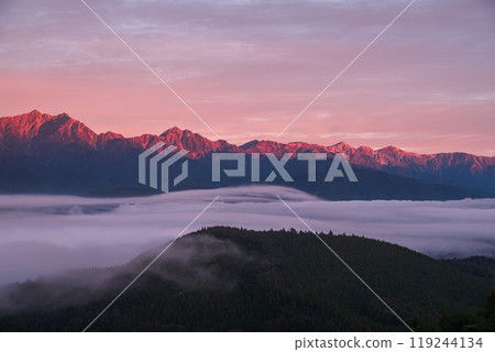 北阿爾卑斯山的摩根羅斯 北阿爾卑斯山的摩根羅斯 119244134