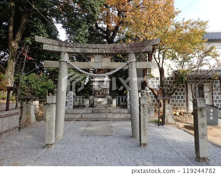 Achi Shrine is the main shrine of Kurashiki and is located on the summit of Mount Tsurugata in the north of the Kurashiki Bikan Historical Quarter. It has many stone formations called Iwasaka and Iwakura. 119244782