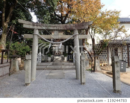 阿智神社是倉敷的守護神,位於倉敷美觀地區北側的鶴形山頂,至今還殘留著許多被稱為「岩井」、「岩座」的石造建築。 阿智神社是倉敷的守護神,位於倉敷美觀地區北側的鶴形山頂,至今還殘留著許多被稱為「岩井」、「岩座」的石造建築。 119244783