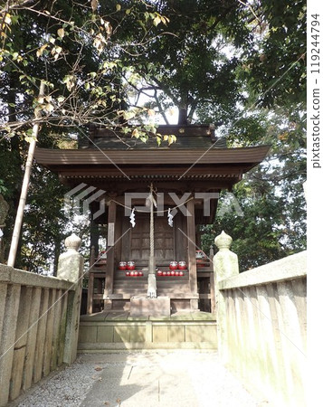 Achi Shrine is the main shrine of Kurashiki and is located on the summit of Mount Tsurugata in the north of the Kurashiki Bikan Historical Quarter. It has many stone formations called Iwasaka and Iwakura. 119244794
