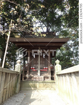 Achi Shrine is the main shrine of Kurashiki and is located on the summit of Mount Tsurugata in the north of the Kurashiki Bikan Historical Quarter. It has many stone formations called Iwasaka and Iwakura. 119244795