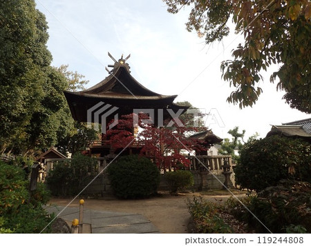 Achi Shrine is the main shrine of Kurashiki and is located on the summit of Mount Tsurugata in the north of the Kurashiki Bikan Historical Quarter. It has many stone formations called Iwasaka and Iwakura. Achi Shrine is the main shrine of Kurashiki and is located on the summit of Mount Tsurugata in the north of the Kurashiki Bikan Historical Quarter. It has many stone formations called Iwasaka and Iwakura. 119244808