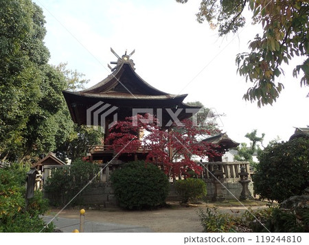 Achi Shrine is the main shrine of Kurashiki and is located on the summit of Mount Tsurugata in the north of the Kurashiki Bikan Historical Quarter. It has many stone formations called Iwasaka and Iwakura. 119244810