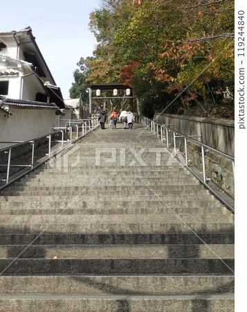阿智神社是倉敷的守護神,位於倉敷美觀地區北側的鶴形山頂,至今還殘留著許多被稱為「岩井」、「岩座」的石造建築。 阿智神社是倉敷的守護神,位於倉敷美觀地區北側的鶴形山頂,至今還殘留著許多被稱為「岩井」、「岩座」的石造建築。 119244840