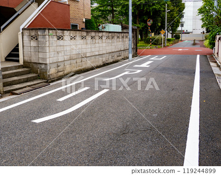 非法道路標示[凹凸不平] 119244899