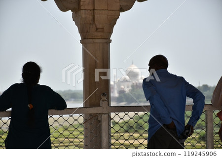從阿格拉堡看世界遺產泰姬陵 從阿格拉堡看世界遺產泰姬陵 119245906