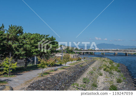 從朝霧橋到宇治橋的宇治河風景 119247059