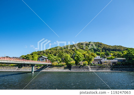Asagiri Bridge connecting Tachibana Island and the right bank of the Uji River Asagiri Bridge connecting Tachibana Island and the right bank of the Uji River 119247063