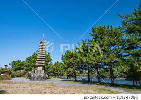 宇治公園塔島 13 層石塔 京都府宇治市 宇治公園塔島 13 層石塔 京都府宇治市 119247080